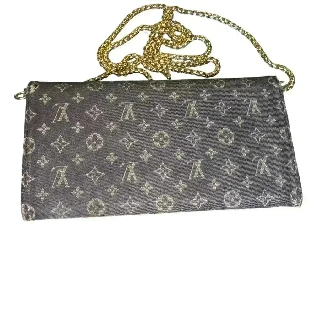Louis Vuitton Portedeuille Sarah bifold long wallet monogram brown color.